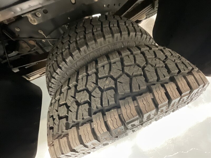 2011 Ford F-350 Lariat Crew Cab 4X4/ 6.7L DIESEL / DUALLY /1-OWNER / BRAND NEW SET OF TIRES / Leather Seats / Navigation & Backup Camera / ZERO RUST - Photo 22 - Gladstone, OR 97027