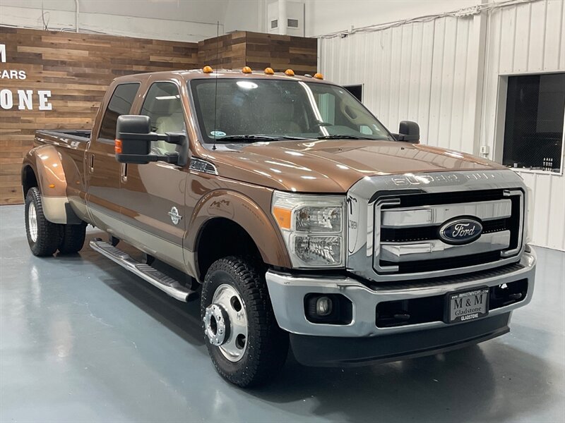 2011 Ford F-350 Lariat Crew Cab 4X4/ 6.7L DIESEL / DUALLY /1-OWNER / BRAND NEW SET OF TIRES / Leather Seats / Navigation & Backup Camera / ZERO RUST - Photo 2 - Gladstone, OR 97027