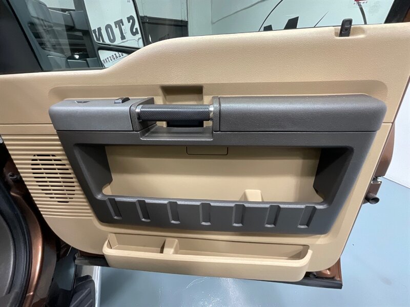 2011 Ford F-350 Lariat Crew Cab 4X4/ 6.7L DIESEL / DUALLY /1-OWNER / BRAND NEW SET OF TIRES / Leather Seats / Navigation & Backup Camera / ZERO RUST - Photo 33 - Gladstone, OR 97027