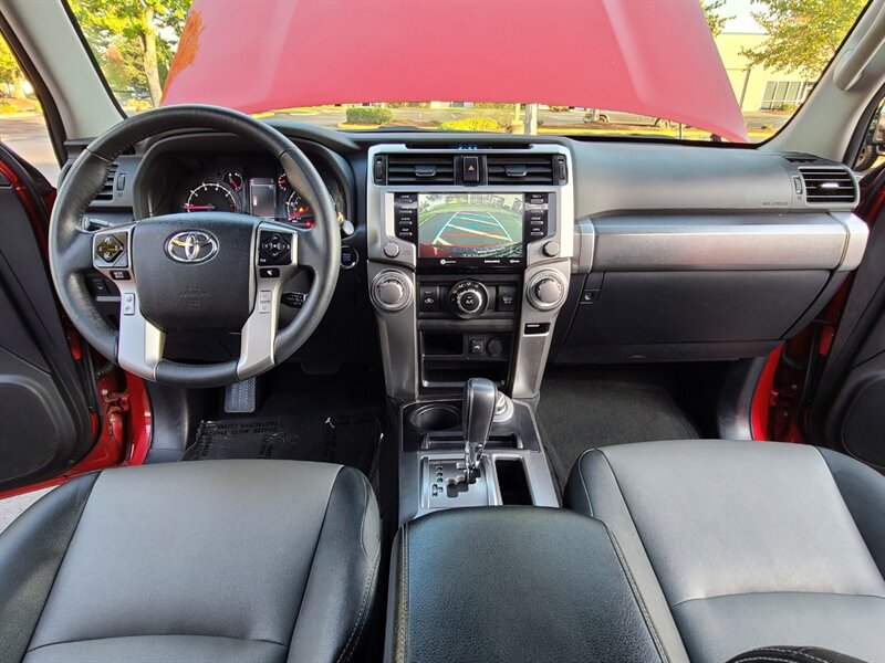 2020 Toyota 4Runner SR5 Premium 4X4 / LEATHER / 3RD SEAT / LIFTED  / NEW TRD WHEELS & TIRES / SUN ROOF / FACTORY WARRANTY - Photo 17 - Portland, OR 97217