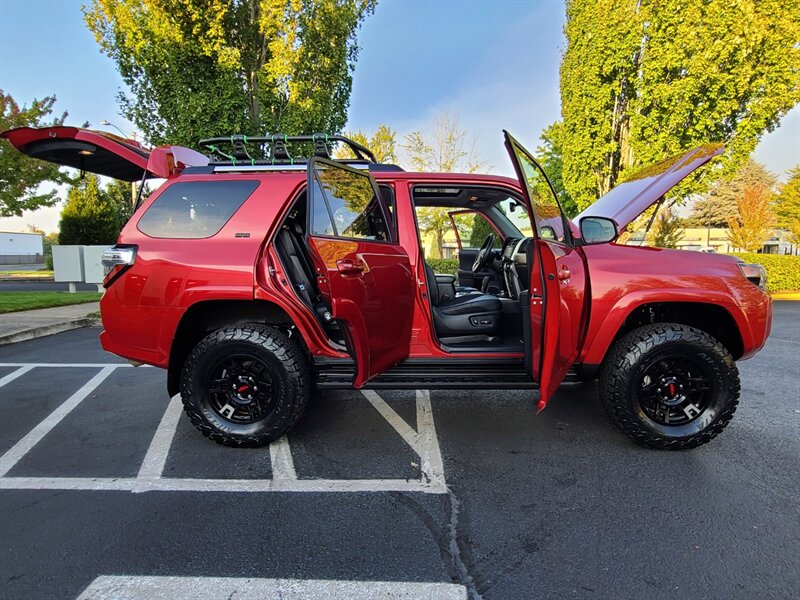 2020 Toyota 4Runner SR5 Premium 4X4 / LEATHER / 3RD SEAT / LIFTED  / NEW TRD WHEELS & TIRES / SUN ROOF / FACTORY WARRANTY - Photo 24 - Portland, OR 97217