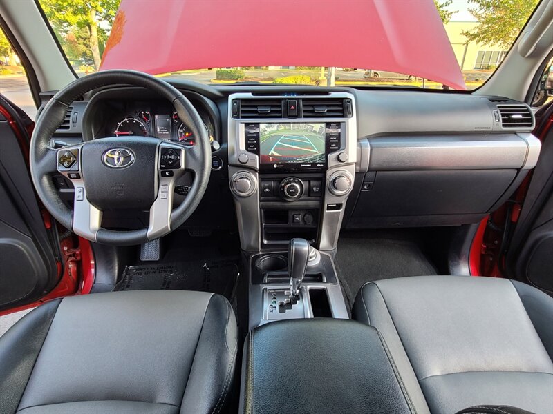 2020 Toyota 4Runner SR5 Premium 4X4 / LEATHER / 3RD SEAT / LIFTED  / NEW TRD WHEELS & TIRES / SUN ROOF / FACTORY WARRANTY - Photo 33 - Portland, OR 97217