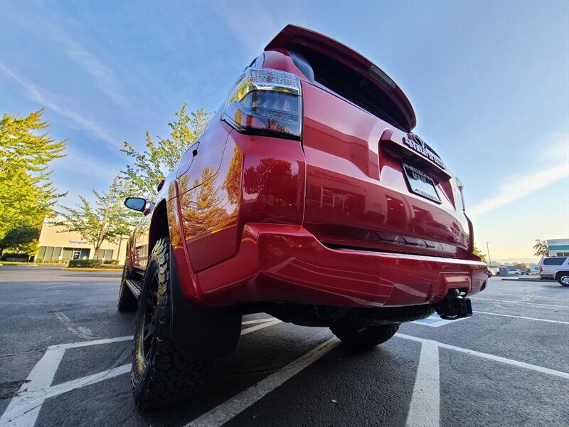 2020 Toyota 4Runner SR5 Premium 4X4 / LEATHER / 3RD SEAT / LIFTED  / NEW TRD WHEELS & TIRES / SUN ROOF / FACTORY WARRANTY - Photo 12 - Portland, OR 97217