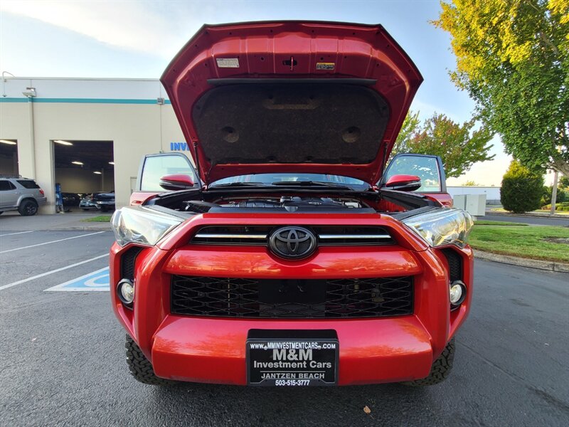 2020 Toyota 4Runner SR5 Premium 4X4 / LEATHER / 3RD SEAT / LIFTED  / NEW TRD WHEELS & TIRES / SUN ROOF / FACTORY WARRANTY - Photo 30 - Portland, OR 97217