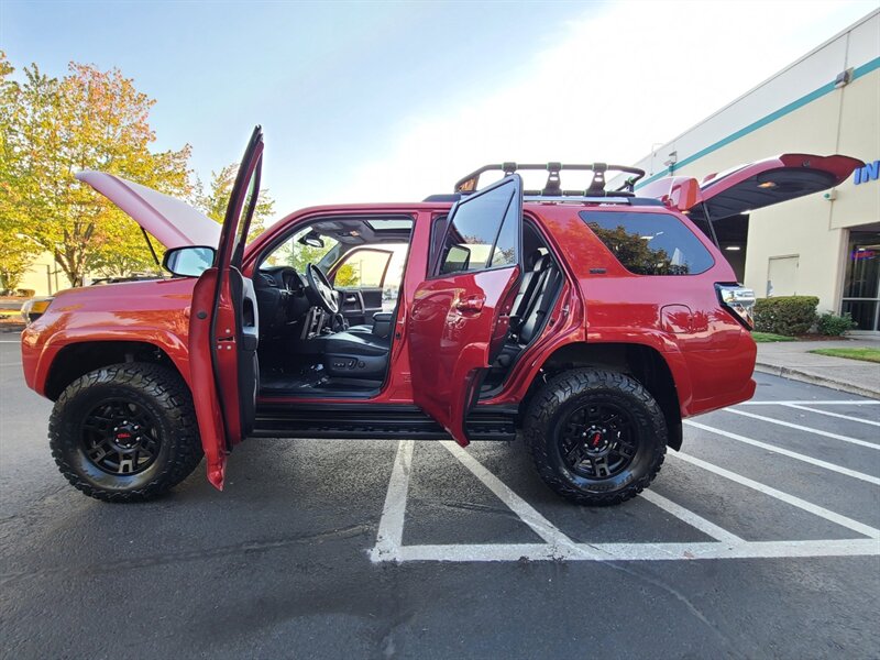 2020 Toyota 4Runner SR5 Premium 4X4 / LEATHER / 3RD SEAT / LIFTED  / NEW TRD WHEELS & TIRES / SUN ROOF / FACTORY WARRANTY - Photo 23 - Portland, OR 97217