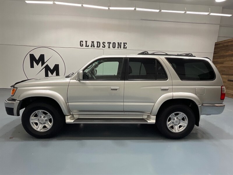 2002 Toyota 4Runner SR5 4X4 /3.4L V6 / Leather /Sunroof/1-OWNER  /TIMING BELT SERVICE ALREADY DONE / ZERO RUST - Photo 3 - Gladstone, OR 97027