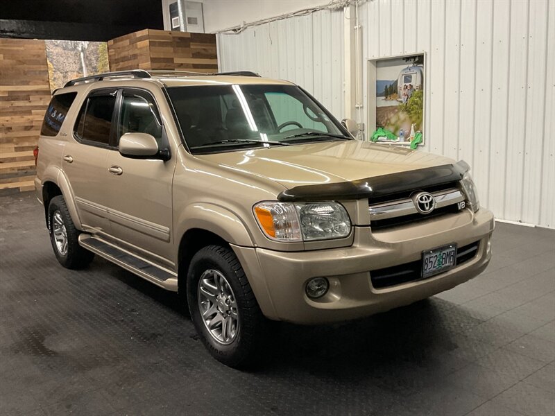 2005 Toyota Sequoia Limited Sport Utility 4X4 / Navi / 3RD ROW / CLEAN  FRESH TIMING BELT/ WATER PUMP SERVICE / Leather & Heated Seats / Navigation / CLEAN CLEAN - Photo 2 - Gladstone, OR 97027