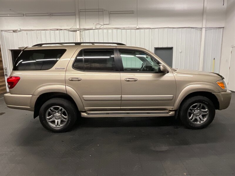 2005 Toyota Sequoia Limited Sport Utility 4X4 / Navi / 3RD ROW / CLEAN  FRESH TIMING BELT/ WATER PUMP SERVICE / Leather & Heated Seats / Navigation / CLEAN CLEAN - Photo 4 - Gladstone, OR 97027