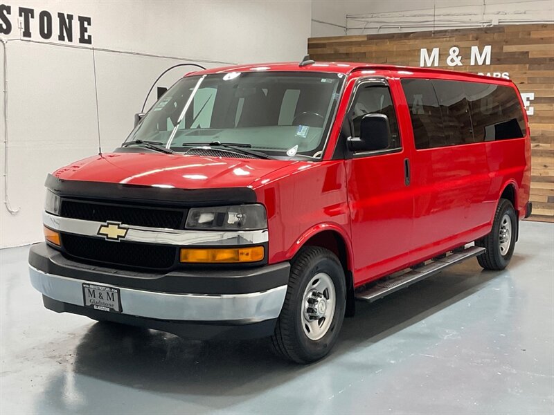 2017 Chevrolet Express LT 3500 3dr Extended 12-Passenger Van /6.0L V8 / Navigation & Rear View Camera / Front & Rear AC / Towing Pkg / ZERO RUST - Photo 1 - Gladstone, OR 97027