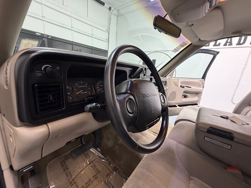 1996 Dodge Ram 1500 Laramie SLT Regular Cab 5.2L V8 /ONLY 46,000 MILES /LONG BED / ZERO RUST - Photo 15 - Gladstone, OR 97027