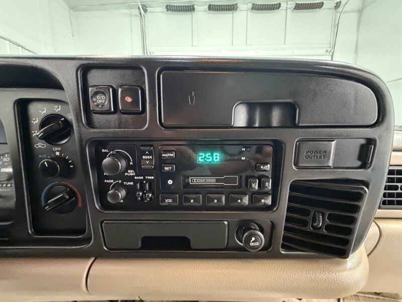 1996 Dodge Ram 1500 Laramie SLT Regular Cab 5.2L V8 /ONLY 46,000 MILES /LONG BED / ZERO RUST - Photo 18 - Gladstone, OR 97027