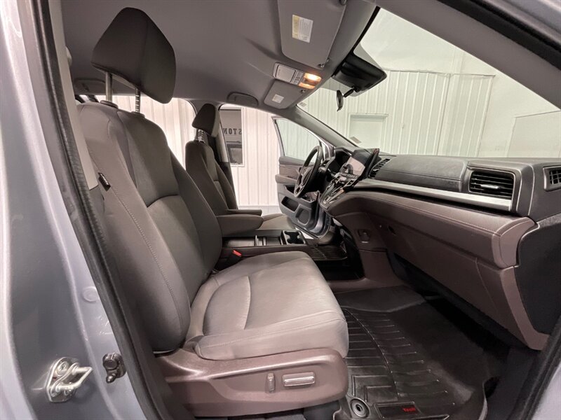 2018 Honda Odyssey EX Minivan / 8-Passenger / Heated seats / Camera  / Blind Spot / Adaptive Cruise / Power Sliding Doors - Photo 14 - Gladstone, OR 97027