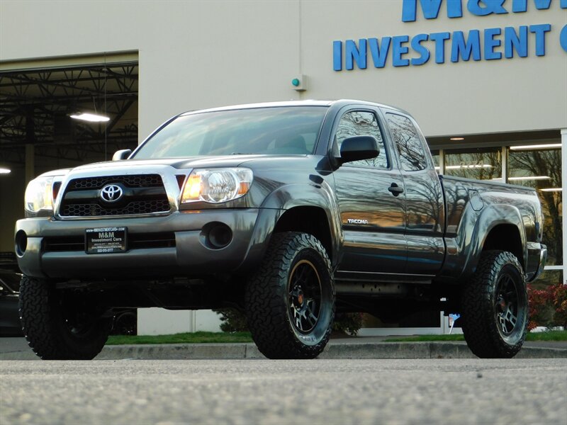 2011 Toyota Tacoma SR5 4X4 / 5-SPEED / LIFTED TRD WHEELS 33