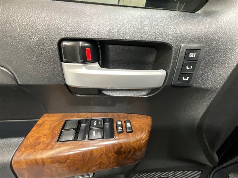 2013 Toyota Tundra Platinum CREWMAX 4X4 5.7L V8 LIFTED LIFTED / ZERO RUST / Heated & Cooled Leather Seats - Photo 44 - Gladstone, OR 97027