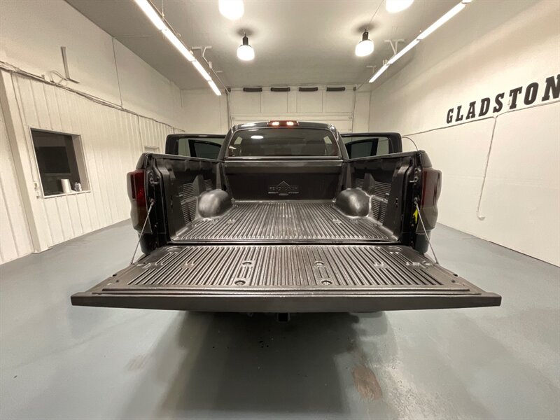 2013 Toyota Tundra Platinum CREWMAX 4X4 5.7L V8 LIFTED LIFTED / ZERO RUST / Heated & Cooled Leather Seats - Photo 10 - Gladstone, OR 97027
