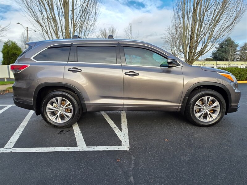 2014 Toyota Highlander XLE 4X4 SUN ROOF / LEATHER / NAVi / CAM / PRISTINE  / 8-SEATS / ALL WHEEL DRIVE / BEAUTIFUL - Photo 4 - Portland, OR 97217