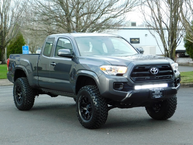 2017 Toyota Tacoma SR 4x4 / 5-SPEED MANUAL / LIFTED / 37 MILES ONLY