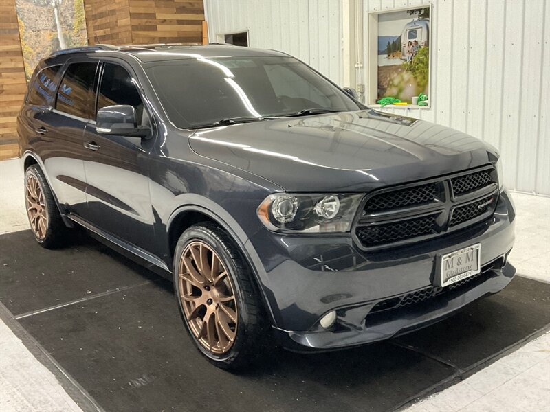 2013 Dodge Durango R/T Sport Utility / 5.7L V8 HEMI / Leather  / Navigation & Backup Camera / Leather & Heated Seats / Sunroof / CUSTOM WHEELS / 3RD ROW SEAT - Photo 2 - Gladstone, OR 97027