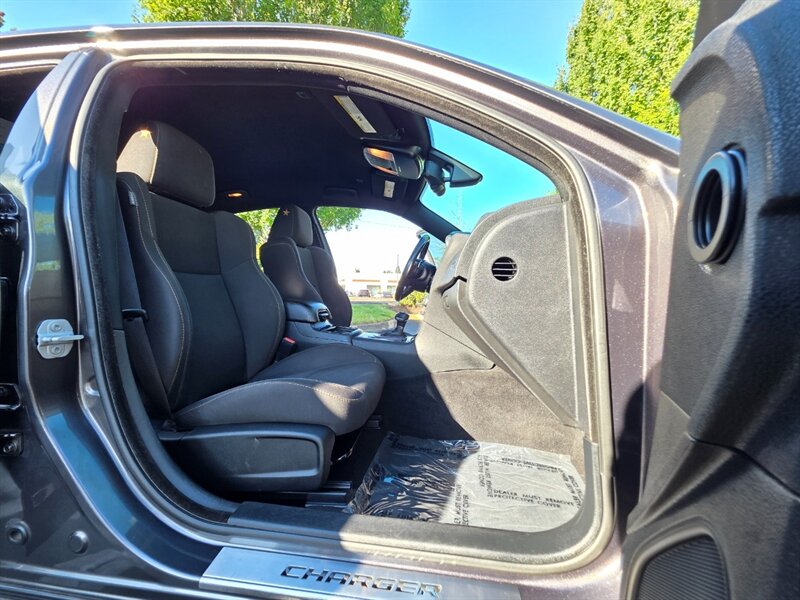 2019 Dodge Charger R/T / NEW TIRES/ LOW MILES - Photo 14 - Portland, OR 97217
