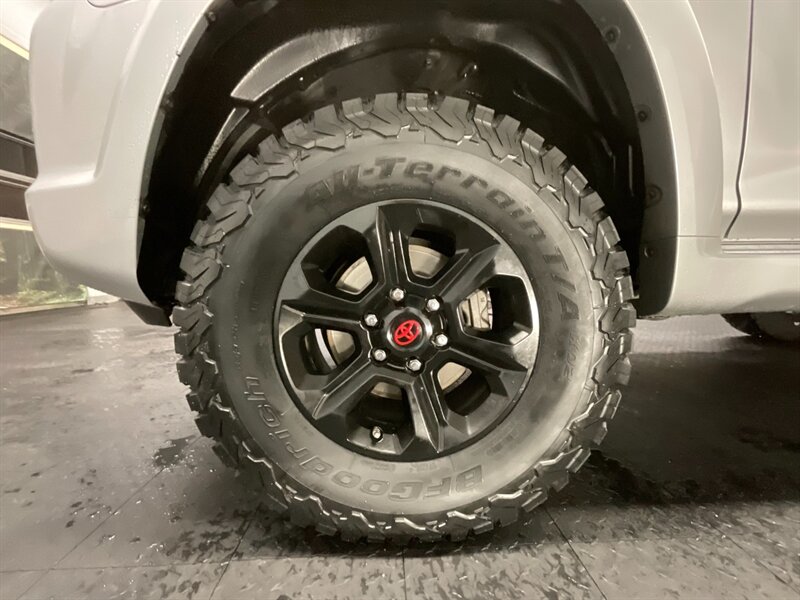 2013 Toyota 4Runner SR5 Premium 4X4 / 3RD ROW SEAT / LIFTED  Leather / Sunroof / LIFTED w/ NEW BF GOODRICH TIRES / 3RD ROW SEAT - Photo 23 - Gladstone, OR 97027