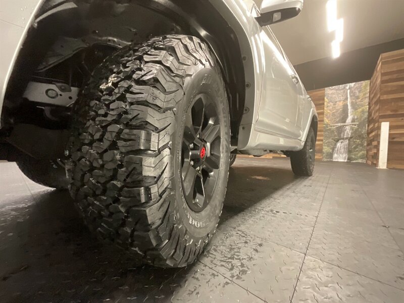 2013 Toyota 4Runner SR5 Premium 4X4 / 3RD ROW SEAT / LIFTED  Leather / Sunroof / LIFTED w/ NEW BF GOODRICH TIRES / 3RD ROW SEAT - Photo 24 - Gladstone, OR 97027