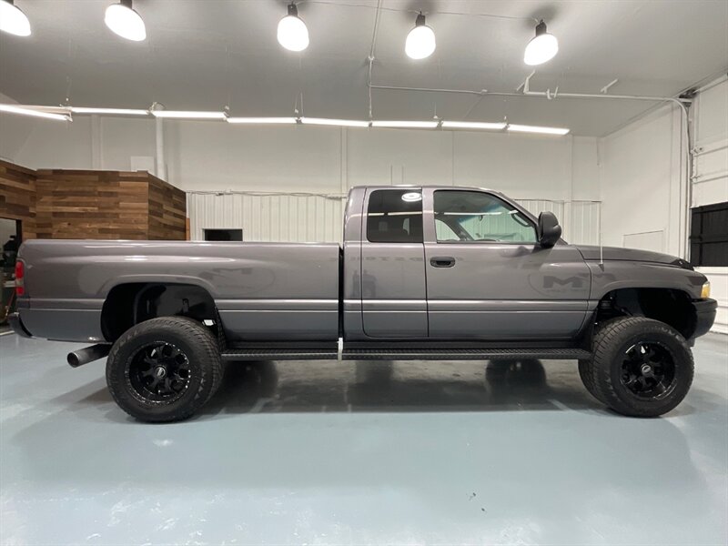 1998 Dodge Ram 2500 ST 4Dr 4X4 / 5 SPEED MANUAL / 5.9L CUMMINS DIESEL  Zero Rust / LONG BED / 125,000 MILES - Photo 4 - Gladstone, OR 97027