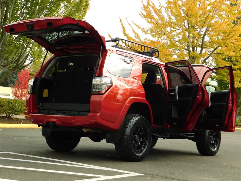 2014 Toyota 4Runner SR5 4X4 / 3RD ROW SEAT / 1-OWNER / LIFTED LIFTED