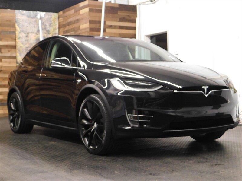 2016 Tesla Model X 90D Sport Utility / AWD /1-OWNER / 33,000 MILES   - Photo 2 - Gladstone, OR 97027