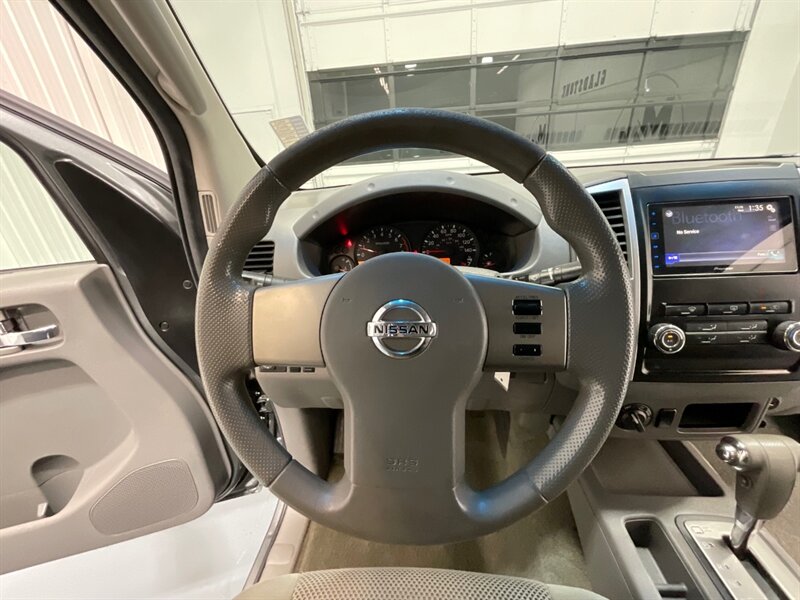 2009 Nissan Frontier SE V6 / 4x4 / Crew Cab / LIFTED / NEW TIRES/CANOPY / WINCH BUMPER / LOCAL NO RUST - Photo 17 - Gladstone, OR 97027