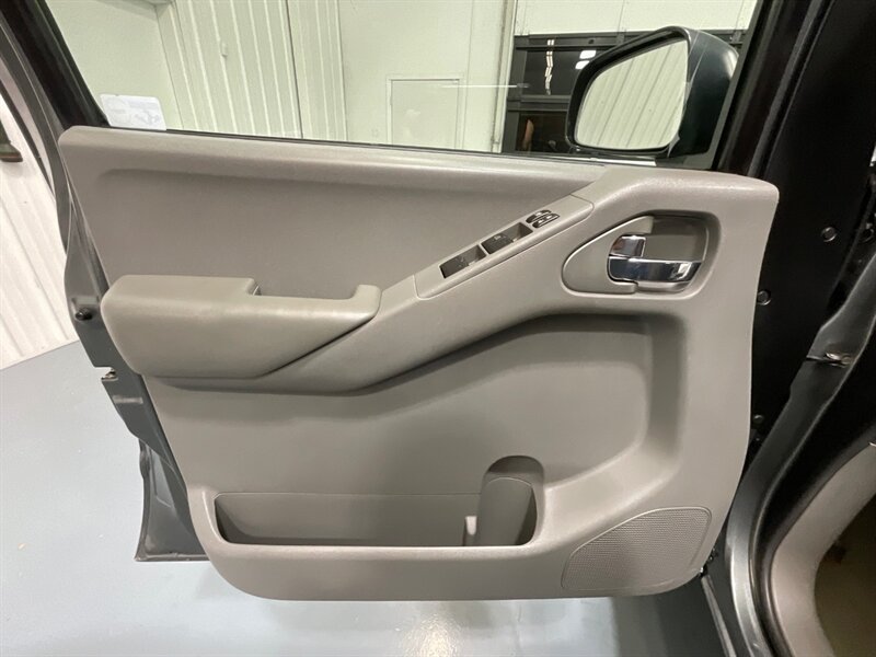 2009 Nissan Frontier SE V6 / 4x4 / Crew Cab / LIFTED / NEW TIRES/CANOPY / WINCH BUMPER / LOCAL NO RUST - Photo 32 - Gladstone, OR 97027