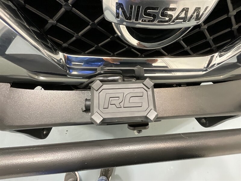 2009 Nissan Frontier SE V6 / 4x4 / Crew Cab / LIFTED / NEW TIRES/CANOPY / WINCH BUMPER / LOCAL NO RUST - Photo 11 - Gladstone, OR 97027