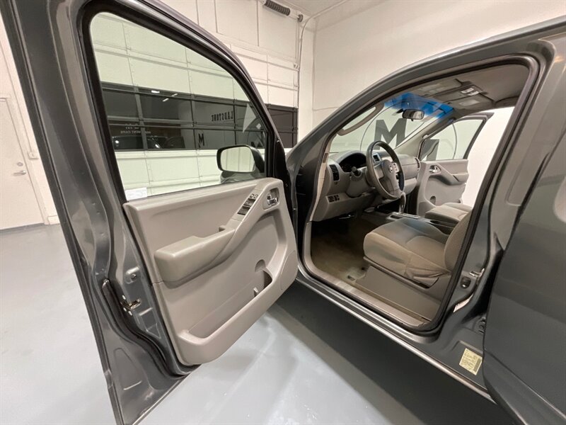 2009 Nissan Frontier SE V6 / 4x4 / Crew Cab / LIFTED / NEW TIRES/CANOPY / WINCH BUMPER / LOCAL NO RUST - Photo 31 - Gladstone, OR 97027