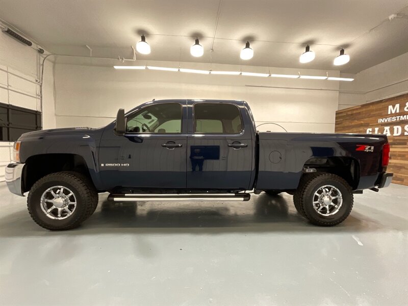 2008 Chevrolet Silverado 2500 LTZ Crew Cab 4X4 / 6.6L DIESEL / Z71 OFF RD PKG  / LOCAL OREGON TRUCK / ZERO RUST / 100K MILES - Photo 3 - Gladstone, OR 97027