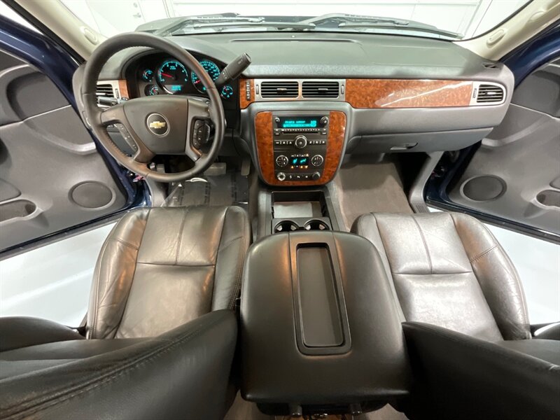 2008 Chevrolet Silverado 2500 LTZ Crew Cab 4X4 / 6.6L DIESEL / NEW WHEELS TIRES / Leather w. Heated seats / ZERO RUST - Photo 37 - Gladstone, OR 97027