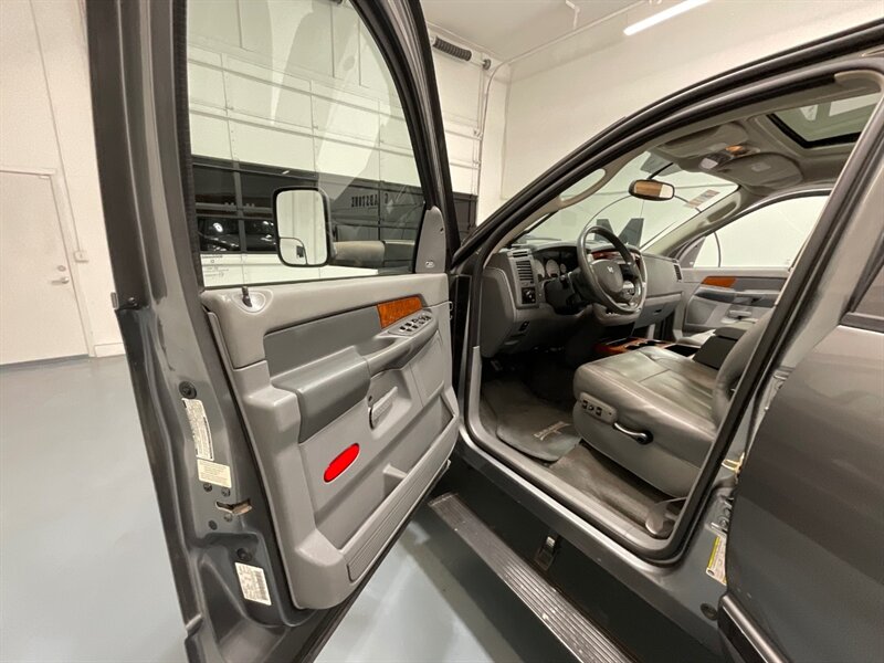 2006 Dodge Ram 2500 Laramie MEGACAB 4X4 / 5.9L DIESEL / NEW TIRES  / Leather w. Heated Seats / Power Running Board / LEVELED w. NEW WHEELS & TIRES / ZERO RUST - Photo 34 - Gladstone, OR 97027