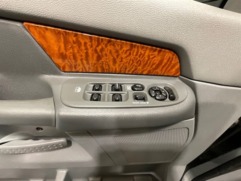 2006 Dodge Ram 2500 Laramie MEGACAB 4X4 / 5.9L DIESEL / NEW TIRES  / Leather w. Heated Seats / Power Running Board / LEVELED w. NEW WHEELS & TIRES / ZERO RUST - Photo 47 - Gladstone, OR 97027