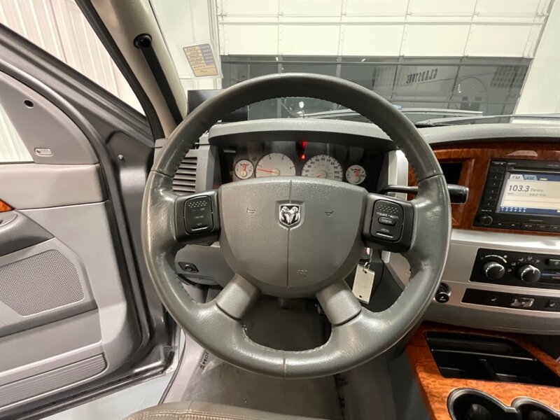 2006 Dodge Ram 2500 Laramie MEGACAB 4X4 / 5.9L DIESEL / NEW TIRES  / Leather w. Heated Seats / Power Running Board / LEVELED w. NEW WHEELS & TIRES / ZERO RUST - Photo 19 - Gladstone, OR 97027