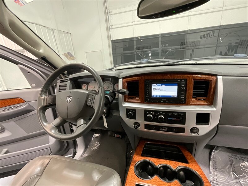 2006 Dodge Ram 2500 Laramie MEGACAB 4X4 / 5.9L DIESEL / NEW TIRES  / Leather w. Heated Seats / Power Running Board / LEVELED w. NEW WHEELS & TIRES / ZERO RUST - Photo 14 - Gladstone, OR 97027