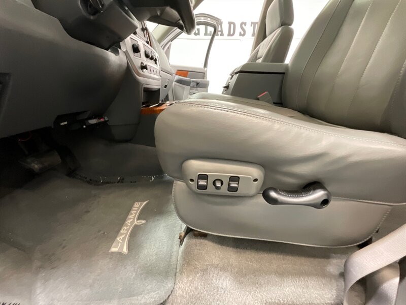 2006 Dodge Ram 2500 Laramie MEGACAB 4X4 / 5.9L DIESEL / NEW TIRES  / Leather w. Heated Seats / Power Running Board / LEVELED w. NEW WHEELS & TIRES / ZERO RUST - Photo 42 - Gladstone, OR 97027