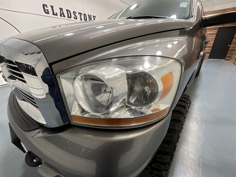 2006 Dodge Ram 2500 Laramie MEGACAB 4X4 / 5.9L DIESEL / NEW TIRES  / Leather w. Heated Seats / Power Running Board / LEVELED w. NEW WHEELS & TIRES / ZERO RUST - Photo 26 - Gladstone, OR 97027