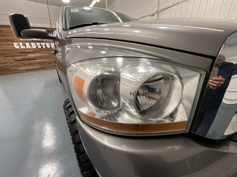 2006 Dodge Ram 2500 Laramie MEGACAB 4X4 / 5.9L DIESEL / NEW TIRES  / Leather w. Heated Seats / Power Running Board / LEVELED w. NEW WHEELS & TIRES / ZERO RUST - Photo 27 - Gladstone, OR 97027