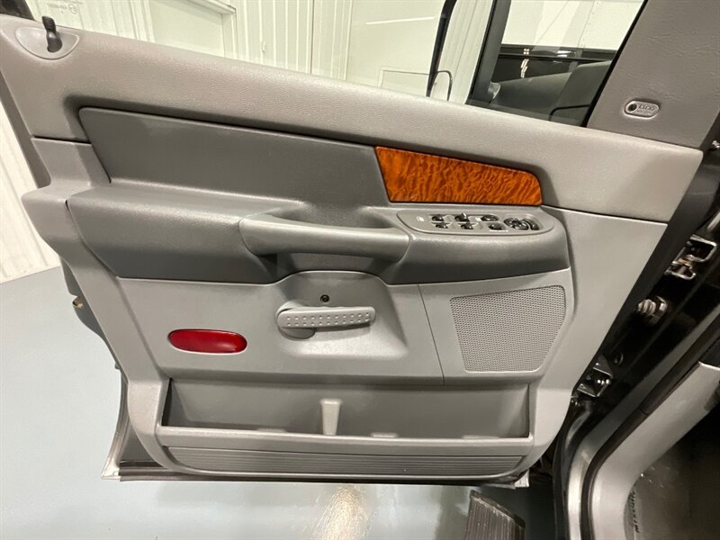 2006 Dodge Ram 2500 Laramie MEGACAB 4X4 / 5.9L DIESEL / NEW TIRES  / Leather w. Heated Seats / Power Running Board / LEVELED w. NEW WHEELS & TIRES / ZERO RUST - Photo 35 - Gladstone, OR 97027