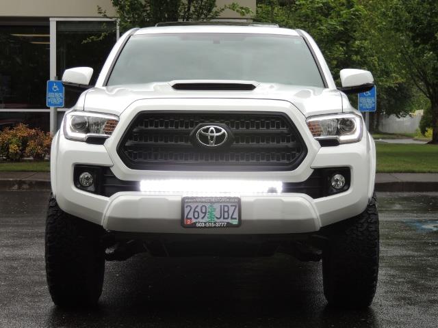 2016 Toyota Tacoma TRD Sport / 4X4 / Navi / Sunroof / LOADED / LIFTED