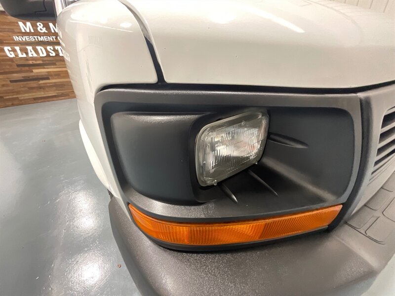 2010 GMC Savana 2500 CARGO VAN / 6.0L V8 / LOCAL VAN / 127k MILES  / ZERO RUST / SHELVES INCLUDED - Photo 26 - Gladstone, OR 97027