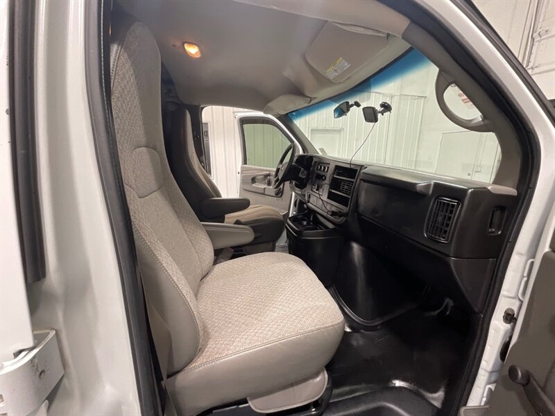 2010 GMC Savana 2500 CARGO VAN / 6.0L V8 / LOCAL VAN / 127k MILES  / ZERO RUST / SHELVES INCLUDED - Photo 18 - Gladstone, OR 97027