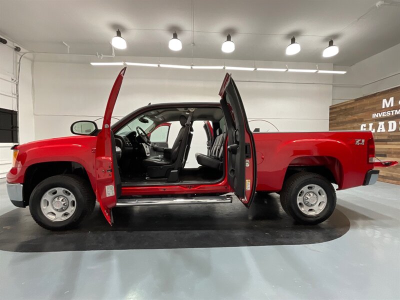 2008 GMC Sierra 2500 SLT 4X4 / 6.6L DURAMAX DIESEL / 1-OWNER  / Leather - Photo 5 - Gladstone, OR 97027