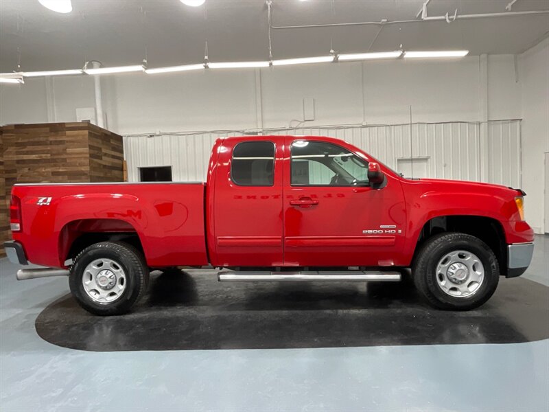 2008 GMC Sierra 2500 SLT 4X4 / 6.6L DURAMAX DIESEL / 1-OWNER  / Leather - Photo 4 - Gladstone, OR 97027