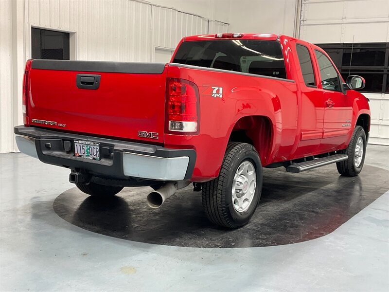 2008 GMC Sierra 2500 SLT 4X4 / 6.6L DURAMAX DIESEL / 1-OWNER  / Leather - Photo 9 - Gladstone, OR 97027