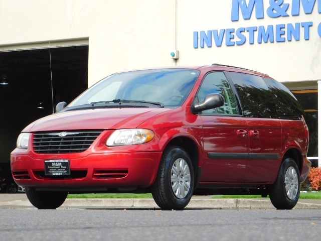 2006 Chrysler Town & Country MiniVan / Brand New Tires / Excel Cond - Photo 1 - Portland, OR 97217