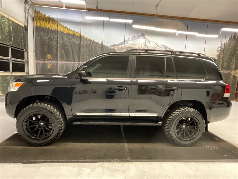 2016 Toyota Land Cruiser Sport Utility 4X4 / 5.7L V8 / LOCAL/ LIFTED LIFTED  / LIFTED w. 33 " TOYO MUD TIRES & 20 " FUEL WHEELS - Photo 3 - Gladstone, OR 97027